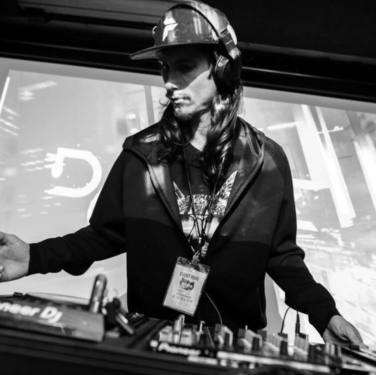 DA33L€ - Resident DJ on The DJ Sessions