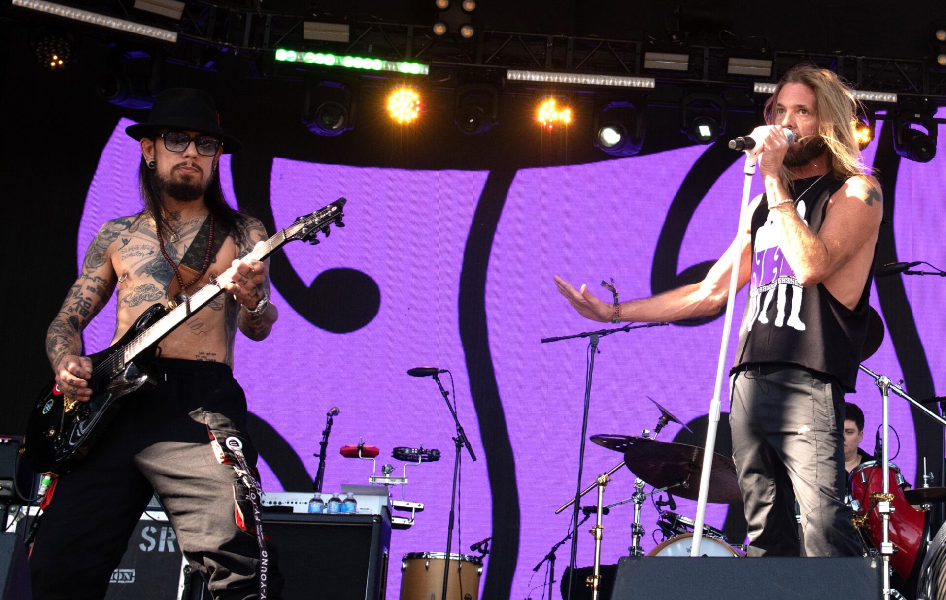 Dave Navarro says he has an unreleased album with Taylor Hawkins and